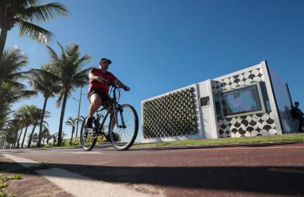 Apto Com Sacada e Ar Condicionado a 2 minutos da Praia - Foto 27