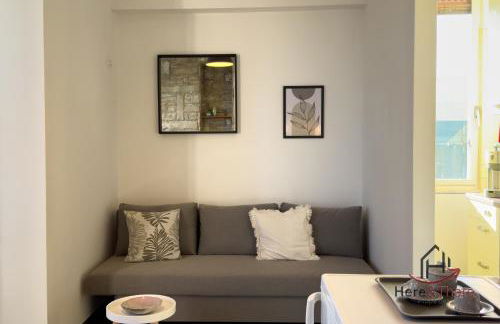 Beaches 1 min away - Free WiFi - Smart TV - AC - Foto 12