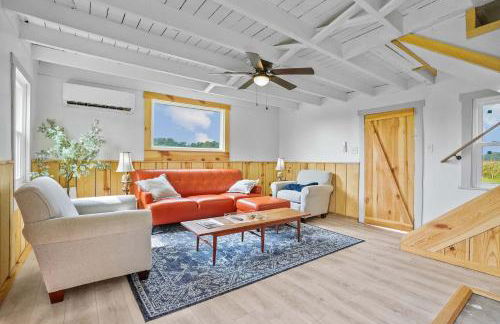 Charming 2BR with Fire Pit on Farm - 10 Min to Wharf - Foto 2