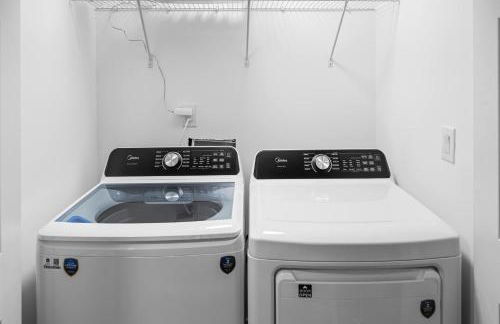 8 Minutes to UNC - Outdoor Deck - Washer and Dryer - Foto 17