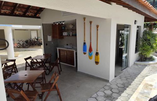 Apto com ar-cond e piscina a 100m mar praia da Enseada - Foto 56