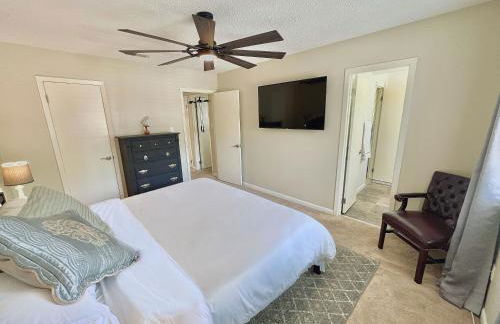 Big, Tidy, Cushy, & Activities - Foto 46