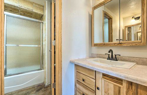 Lakefront Country Home with Waterslide and Trampoline! - Foto 25