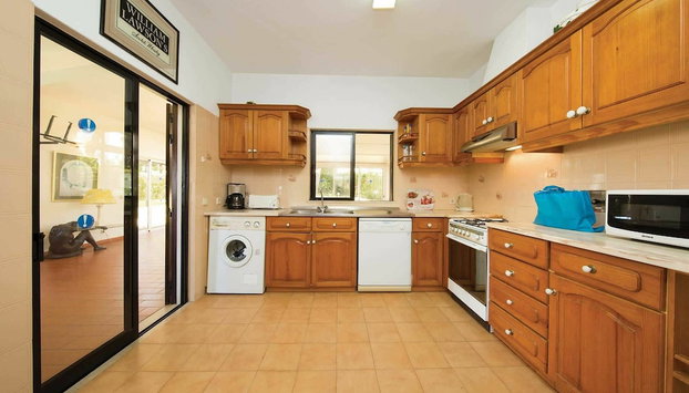 Modern Holiday Home in Quarteira With Swimming Pool - Foto 5, Cocina privada