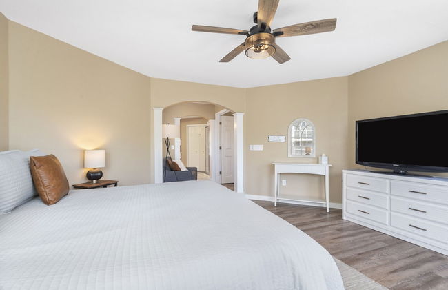 Serene Escape at Table Rock Lake - Photo 3