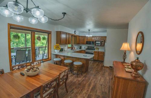 Whispering Woods Estate - Relax, Recharge, Connect - 12 wooded acres, 3 Bedrooms, 3 Baths, sleeps 10 - Foto 54