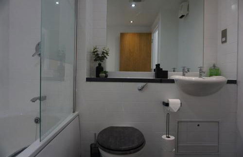 Penthouse - Amazing City Skyline Views - Free Parking - Balcony - Utilita Arena - New St Station - Bullring Shopping - Foto 13