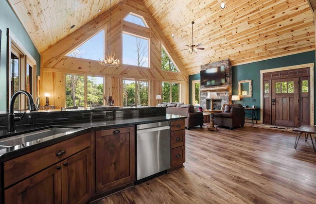 Black Bear Lodge by Avantstay Lakefront, Dock, Pool, Theater Sleeps 20+ - Foto 27