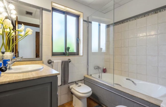 Modern Villa With Pool Near Town - Foto 16