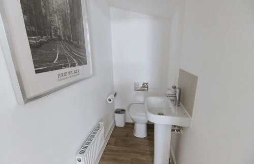 Grade II Mill Townhouse in Leeds with Free Parking which Sleeps 6 - Photo 42