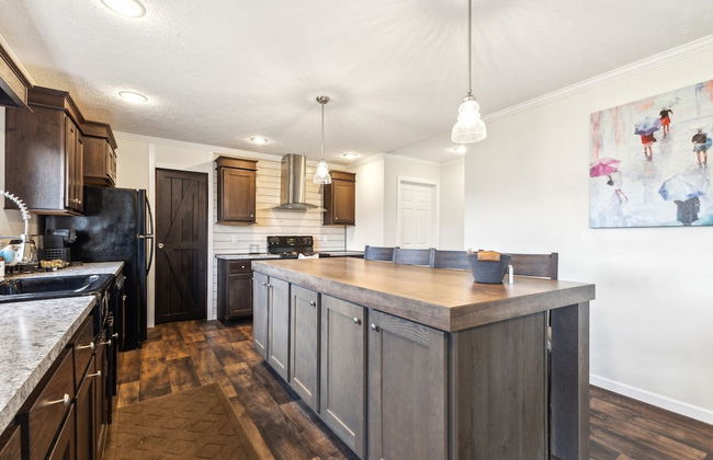 Sunsets & Serenity: Port Clinton Waterfront Stay 3 Bedroom Home - Photo 14