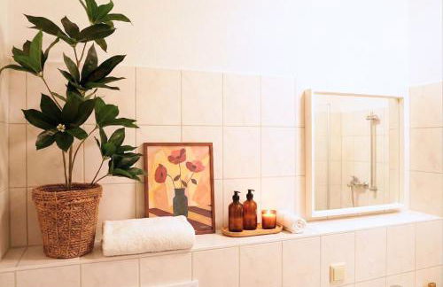 Große Wohnung mit 3 Schlafzimmern & 6 Boxspringbetten, WLAN, Smart TV, Parkplatz, Waschmaschine & Trockner - Foto 14