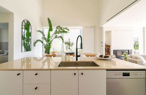 Modern Sea View Villa, Heated Pool,Rooftop Jacuzzi Outdoor Kitchen 12min faro Airport - Foto 29