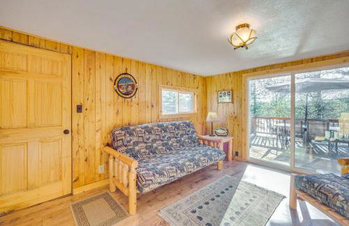 Lakefront Cabin with Dock, Fire Pits in Danbury! - Foto 25