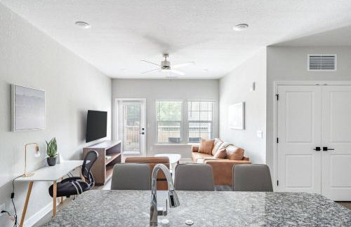 Landing Incredible 2BD Gym Pool - Photo 38