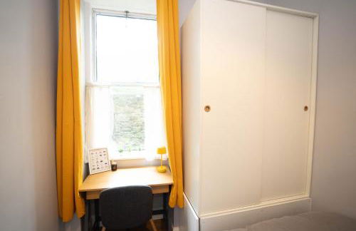Stylish Apartment in Edinburgh 5 beds 3 Bedrooms - Photo 15