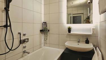 Modern & Comfortable Business Apartment Stuttgart - WLAN, 4K TV, Küche, Waschmaschine, Balkon - Foto 4