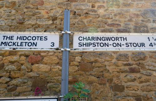 The Stables Stylish cottage with hot tub and parking - Pass the Keys - Photo 27