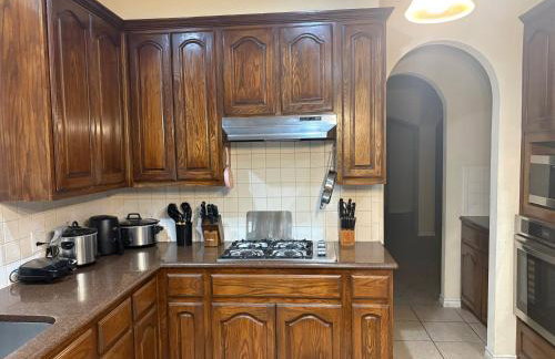 Spacious 6BR Home Sleeps 12 with Game Room near PGA Frisco and Universal Kids - Foto 3
