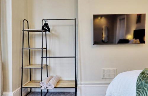 Large 5-Bedroom Home, Perfect for Long Stays & Team Accommodation - Foto 63