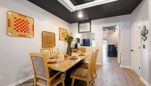 Spacious retreat w private backyard near downtown - Foto 5