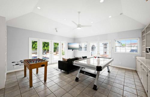 Spacious 5BR LA Villa with Pool Spa & Game Room - Foto 73
