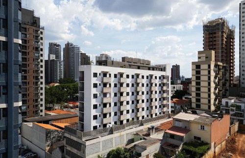 Apto com varanda e ótima localização - Foto 25