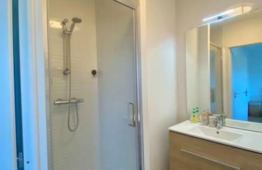 VILLA VUE LAC -3 chambres jardin-proche du lac et du Centre-ville , 2 places parking - Foto 17