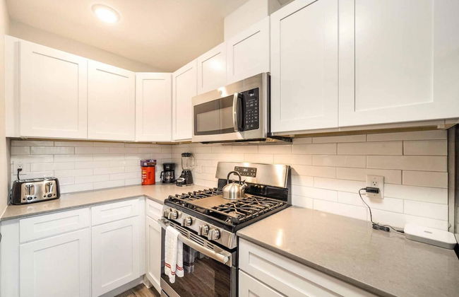 Stylish 1BR Near UT Highland Evonify - Photo 18