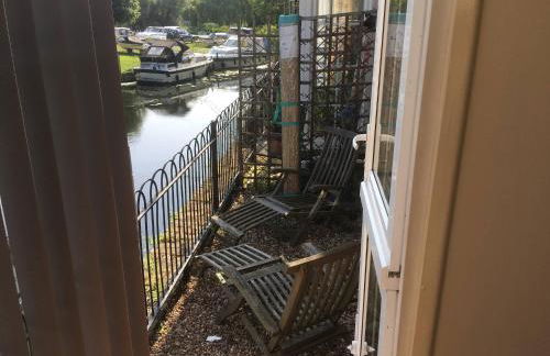 River Courtyard Ground Floor Apt 2BR Parking St Neots Town Centre - Foto 30