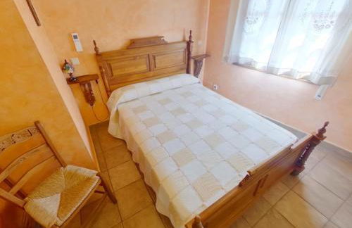 GREDOS RURALRUT cerca del CASTAÑAR de El Tiemblo, Reserva Natural VALLE DE IRUELAS, alojamiento acogedor con cabina hidromasaje, chimenea eléctrica, calefacción, wifi, cocina - Photo 40