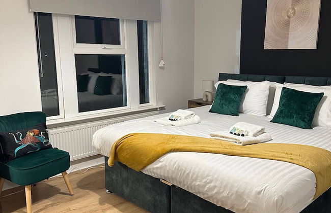 3 bed Chill Glouc With 3 Bedrooms and 1 Bathrooms - Photo 25