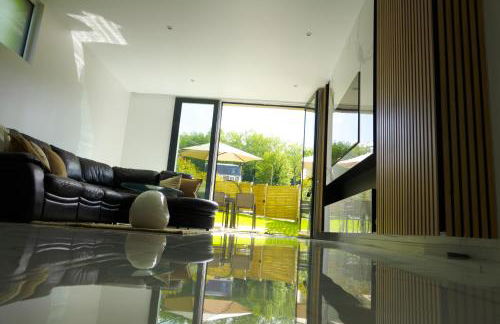 Maison neuve et contemporaine, alliant modernité et situation stratégique à 12km de Paris et 8km de Versailles - Photo 1