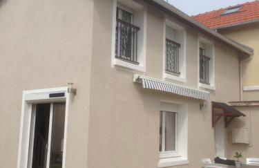 A pied, 300m de la plage et 500m du village - Photo 14