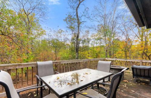 Two Cabins Retreat in Woods Resort - Dog-Friendly - Foto 80