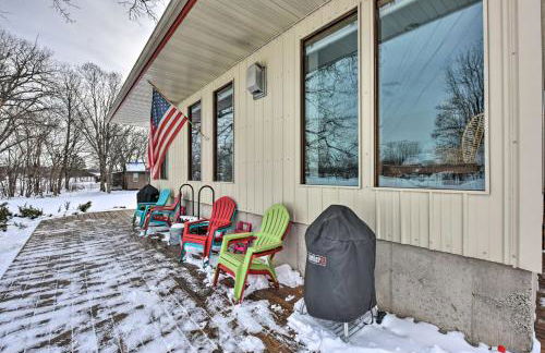 Pet-Friendly Retreat with Deck Steps to Marina! - Foto 15