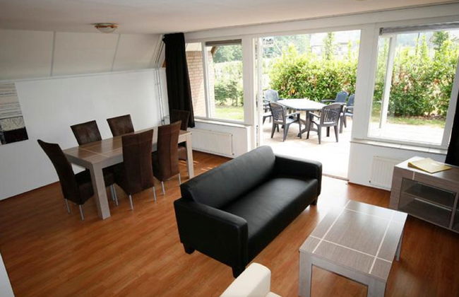 3 bedroom House in Susteren with swimming pool and terrace - Photo 4