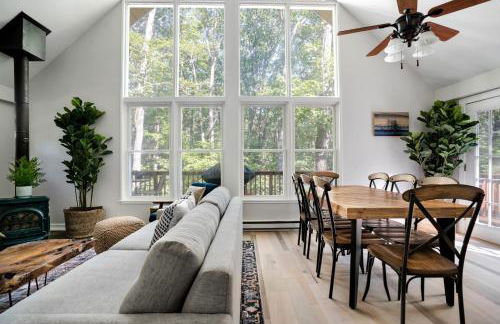 Modern Cabin w Hot Tub & Indoor Pool Gym Access! - Foto 15