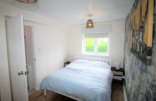 3 Bed Detached - Sleeps 5 - Private Garden & Parking Plus Garage - Quiet Cul De Sac Location - Dog Friendly - Fast Wifi - Close to Motorway Access - Foto 27