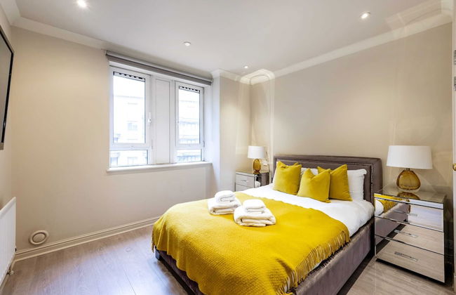 Beautiful 3-bed in the Heart of London With Parking-hosted by Sweetstay - Photo 3