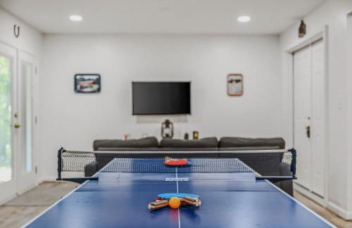 Chesnutt Cabin - Riverfront, Fire Pit, Game Room, Wifi, Screen Porch, View, King Bed - Foto 25