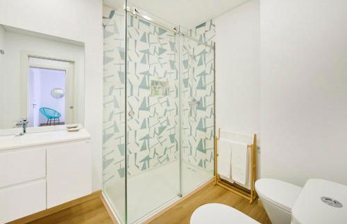 Beachside Modern Flat with AC, By TimeCooler - Foto 3