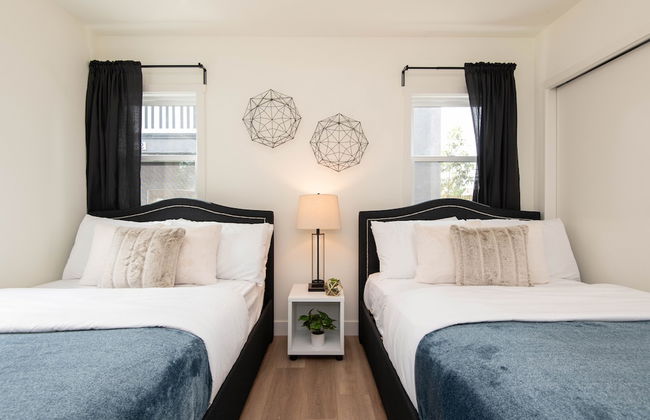 Epic House Near Griffith Observatory - Photo 7