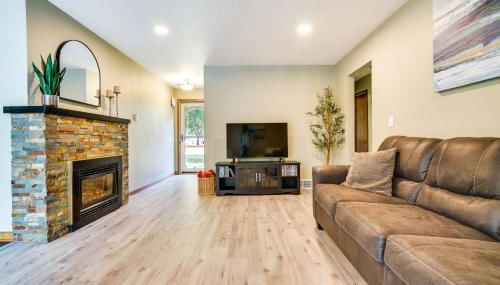 Waterfront Lake Wissota Retreat Dock and Deck! - Foto 3