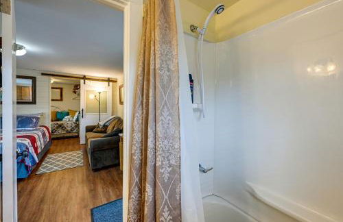 Fireside Relaxation Pet-Friendly Whittier Getaway - Foto 19