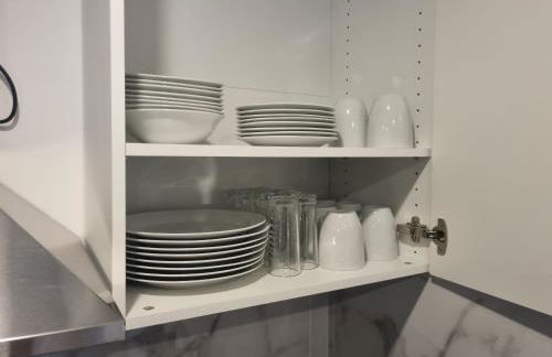 F2 ou F3 ,appartement climatisé neuf, magnifique vue sur mer et aéroport, proche tram et gare sncf 1 min,aéroport 3 minutes, 3 rooms, new AC apartment, magnificent sea and airport views, close to tram and SNCF train station 1 min, airport 3 min - Foto 7