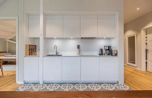 Traditional Architecture Meets Modern Design - Photo 22