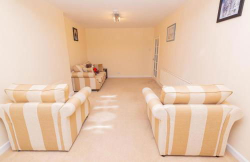 3 Bed - Sleeps 4 - Free Parking - Private Garden - Photo 25