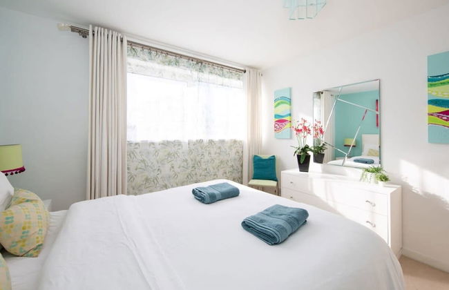 Sunny Modern Nr Beach Village w Parking - Photo 47