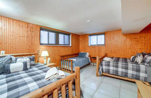 Massive Roscoe Retreat Great for Large Groups! - Photo 32